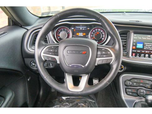 Used 2015 Dodge Challenger R/T Scat Pack w/ Leather Interior Group image 18