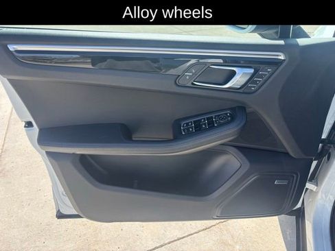 Used 2018 Porsche Macan Sport Edition image 20