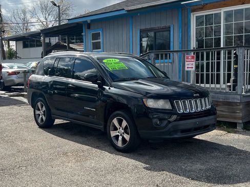 Used 2016 Jeep Compass Latitude image 4