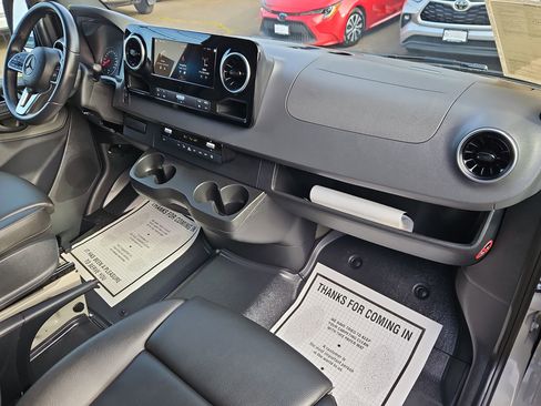 Used 2023 Mercedes-Benz Sprinter 2500 image 33