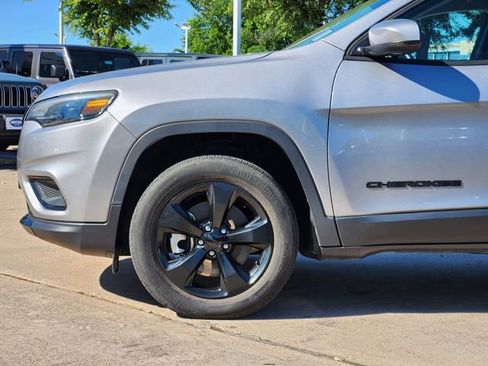 Certified 2021 Jeep Cherokee Latitude Plus AWD/4WD image 9