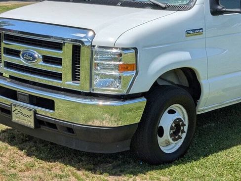 Used 2023 Ford E-350 and Econoline 350 Super Duty w/ Driver's Safety Package RWD image 9