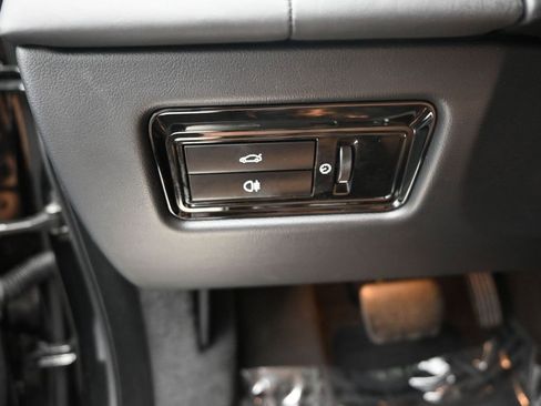 Used 2011 Jaguar XJ L image 34