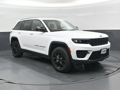 Used 2025 Jeep Grand Cherokee Altitude