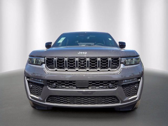 New 2026 Jeep Grand Cherokee Limited w/ Luxury Tech Group II RWD image 2