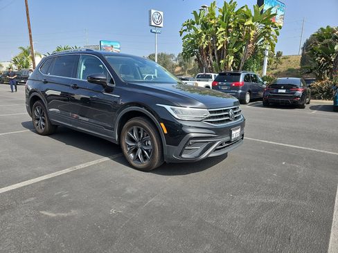 Certified 2023 Volkswagen Tiguan SE image 3