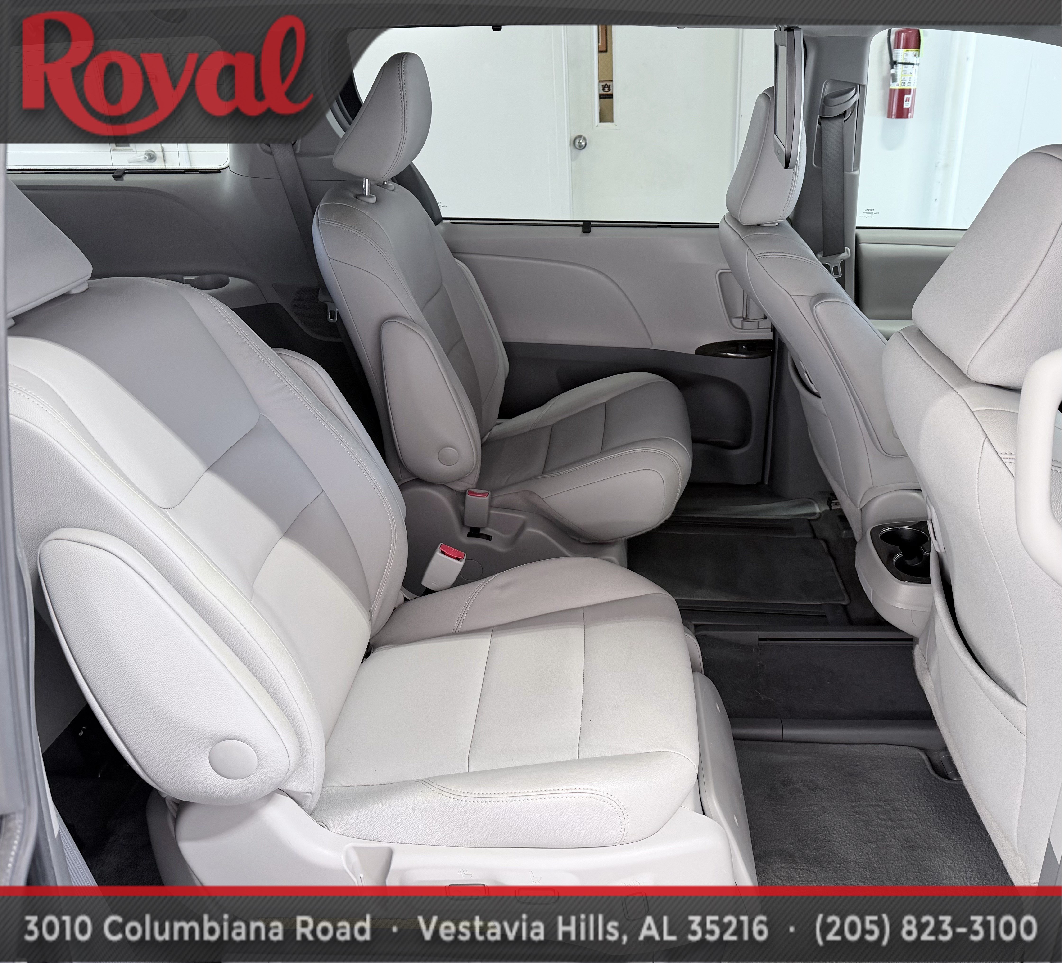 Used 2018 Toyota Sienna XLE w/ XLE Navigation Package FWD image 17