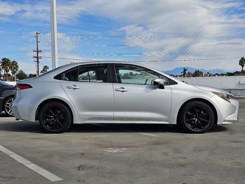 Used 2021 Toyota Corolla LE image 9