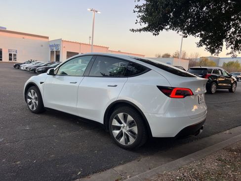 Used 2022 Tesla Model Y Long Range image 5
