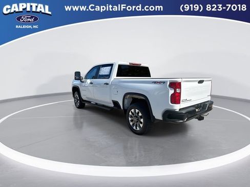 Used 2024 Chevrolet Silverado 2500 Custom w/ Custom Value Package image 6