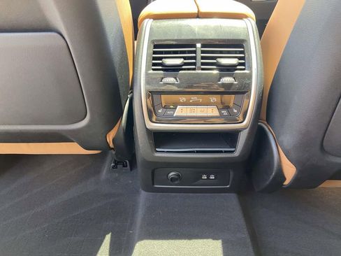 Used 2024 BMW X7 xDrive40i AWD/4WD image 16