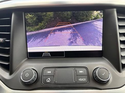Used 2023 GMC Acadia SLE w/ Driver Convenience Package FWD image 38