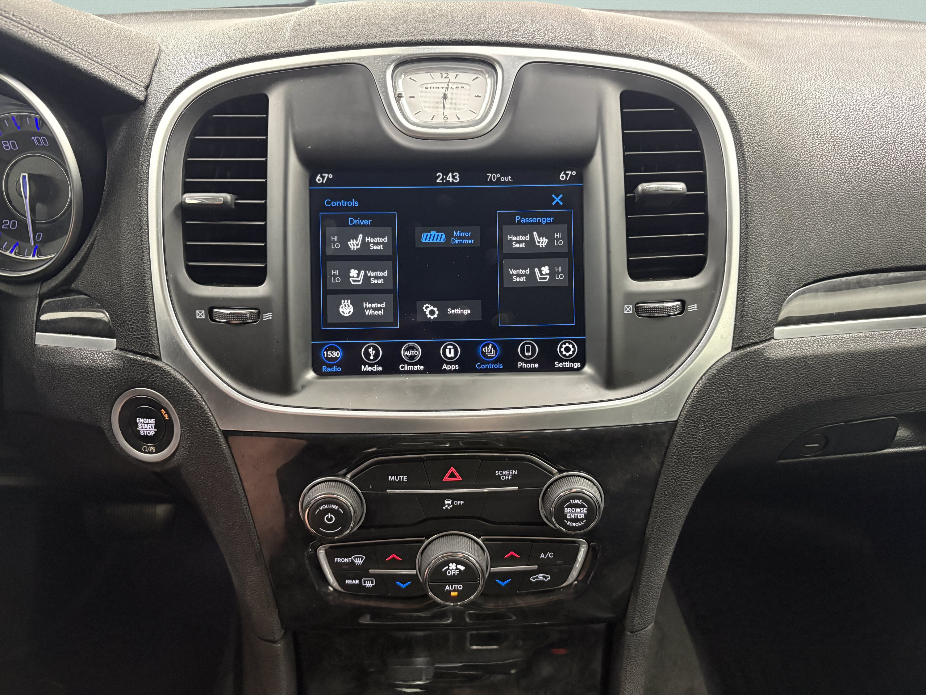 Used 2018 Chrysler 300 Limited AWD/4WD image 12