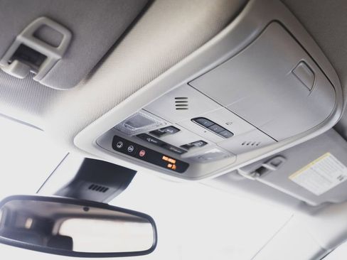 Used 2018 Chevrolet Equinox Premier image 21