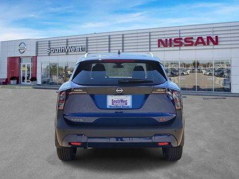 New 2026 Nissan Kicks SR image 8