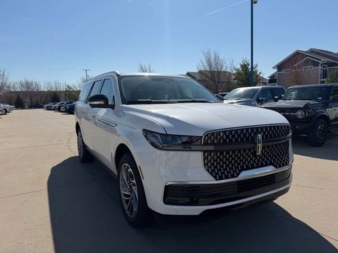 New 2026 Lincoln Navigator L Reserve AWD/4WD image 2