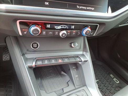 Certified 2025 Audi Q3 2.0T Premium w/ Convenience Package image 19