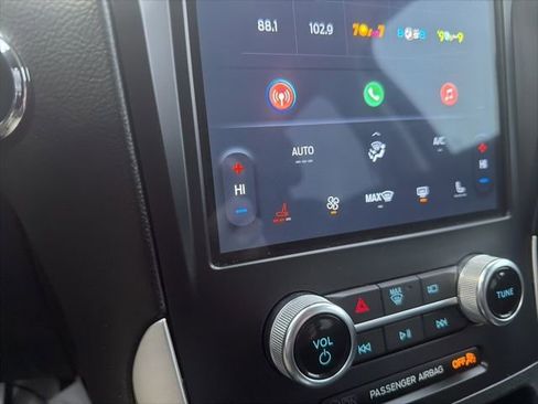 Used 2024 Ford Edge SEL image 29