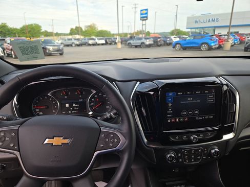 Used 2023 Chevrolet Traverse LT w/ LT Premium Package AWD/4WD image 24