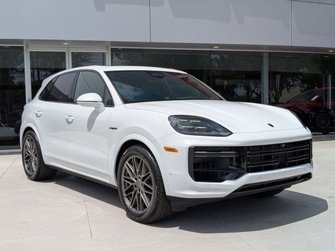 New 2026 Porsche Cayenne Turbo AWD/4WD image 7