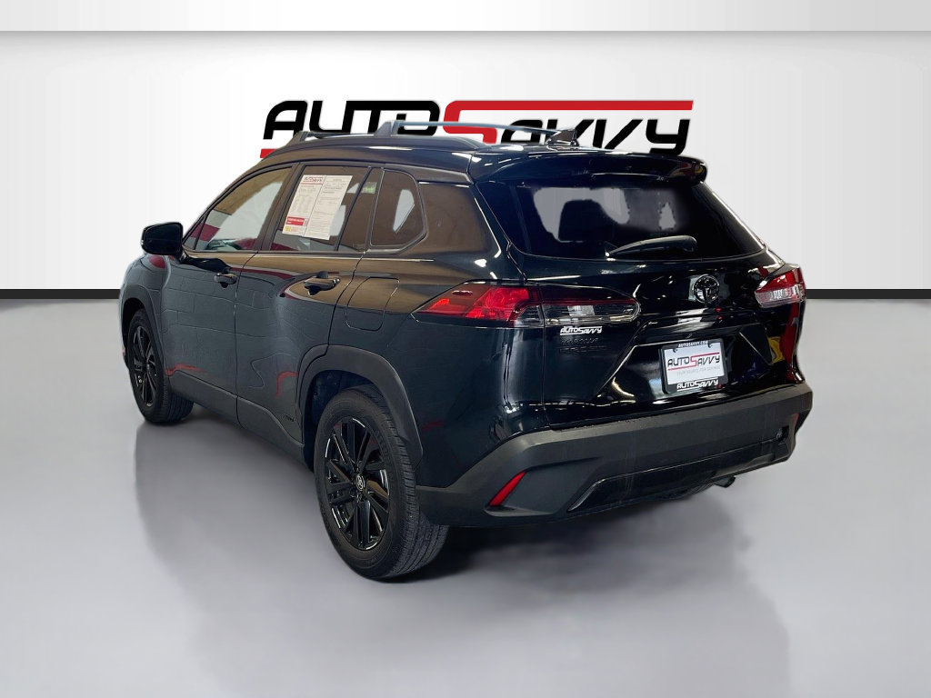 Used 2024 Toyota Corolla Cross AWD Hybrid w/ Moonroof Package image 5