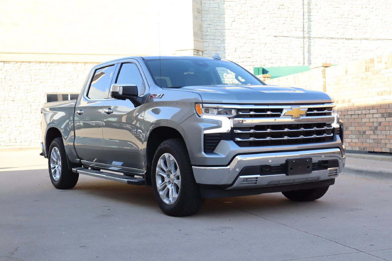 Used 2023 Chevrolet Silverado 1500 LTZ AWD/4WD image 2