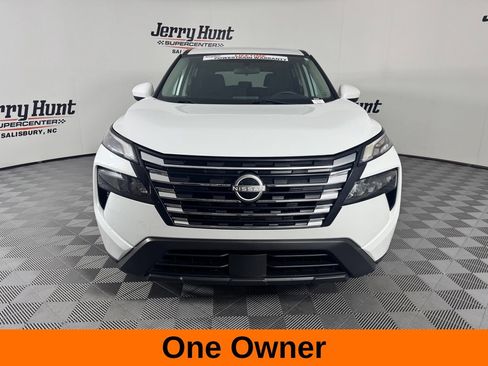 Used 2024 Nissan Rogue SV FWD image 4