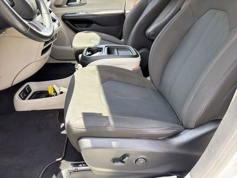 Used 2020 Chrysler Pacifica Touring w/ Advanced Safetytec Group FWD image 21