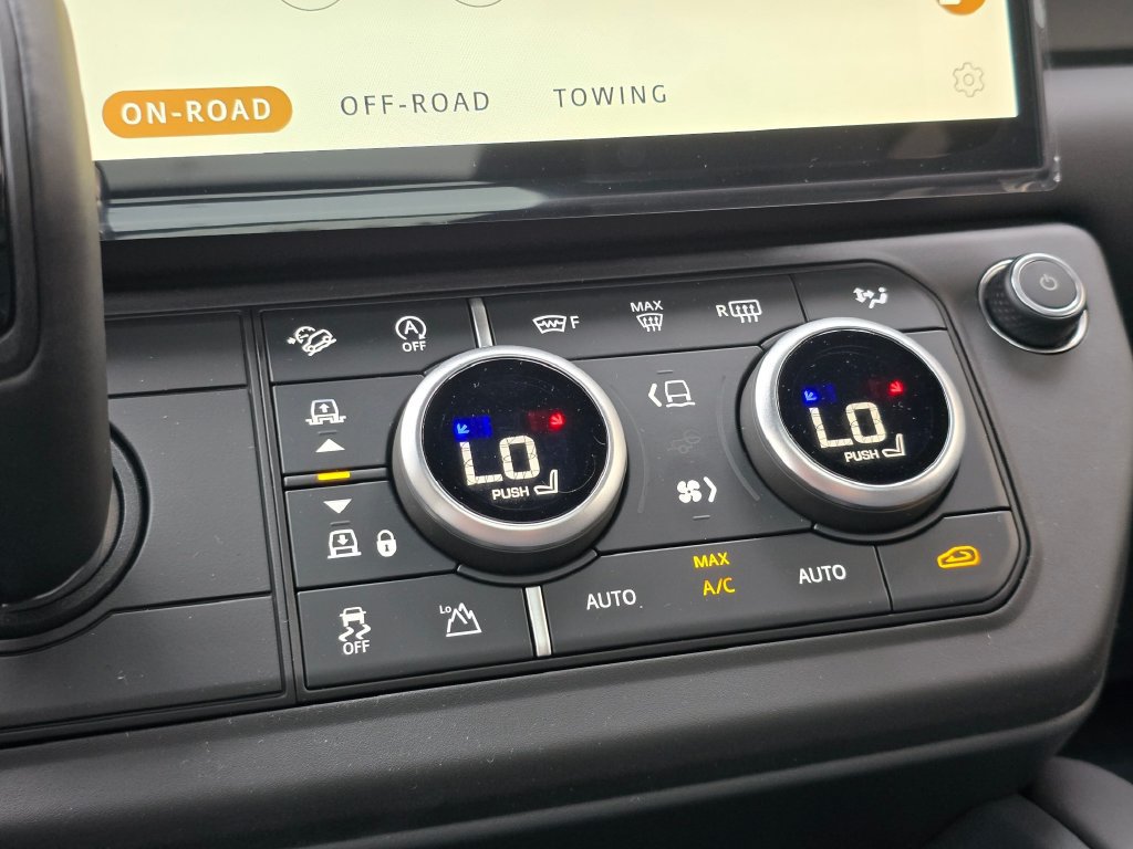 New 2026 Land Rover Defender 110 X-Dynamic SE AWD/4WD image 24