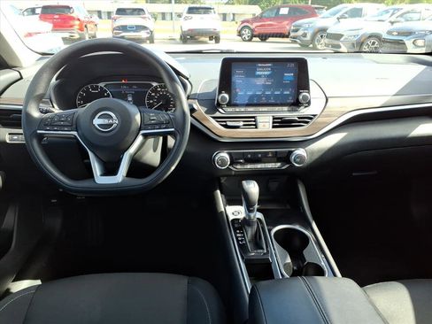 Used 2024 Nissan Altima 2.5 SV image 9