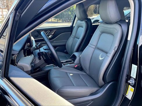 Used 2025 Lincoln Corsair Premiere image 25
