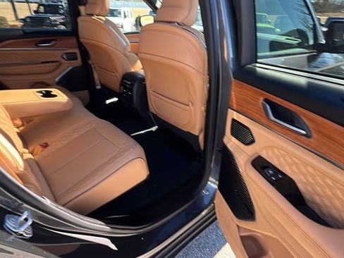 Used 2024 Jeep Grand Cherokee Summit image 22