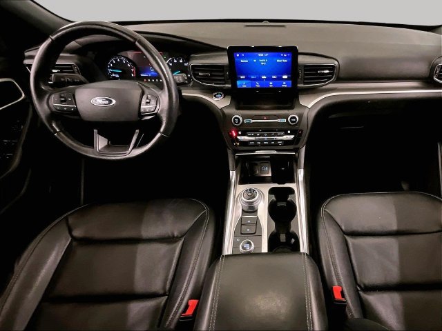 Used 2020 Ford Explorer XLT w/ Equipment Group 202A AWD/4WD image 14