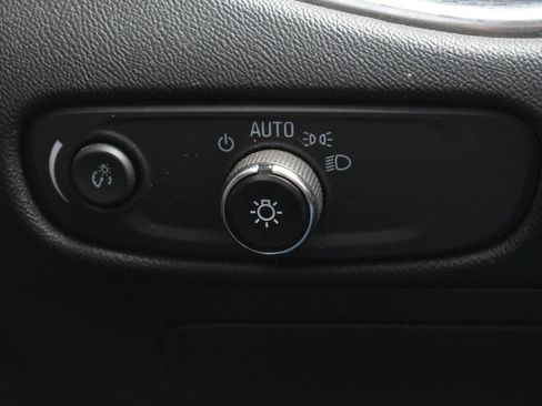 Used 2021 Chevrolet Malibu LT FWD image 18