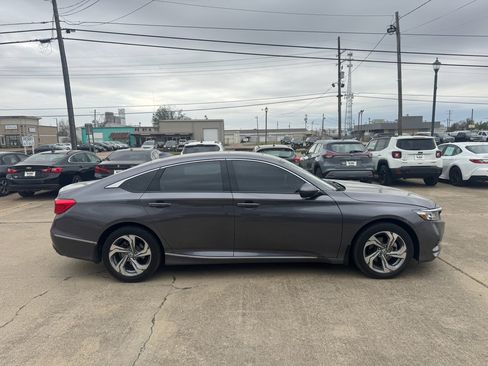Used 2019 Honda Accord EX image 6