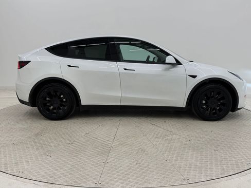 Used 2023 Tesla Model Y Long Range image 7