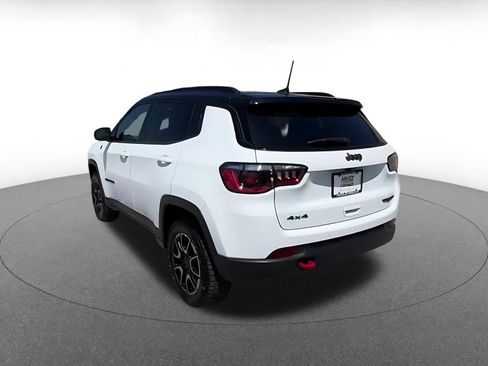 Used 2025 Jeep Compass Trailhawk AWD/4WD image 8