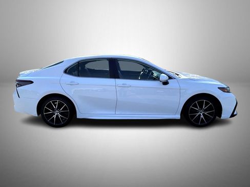 Used 2024 Toyota Camry SE image 4