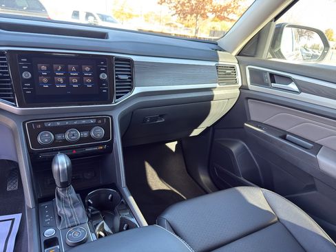 Used 2023 Volkswagen Atlas SE image 26