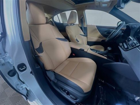 Used 2025 Lexus ES 350 w/ Premium Package image 29