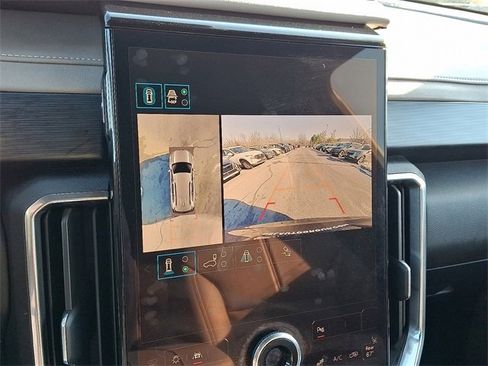 Used 2024 GMC Acadia Elevation image 17