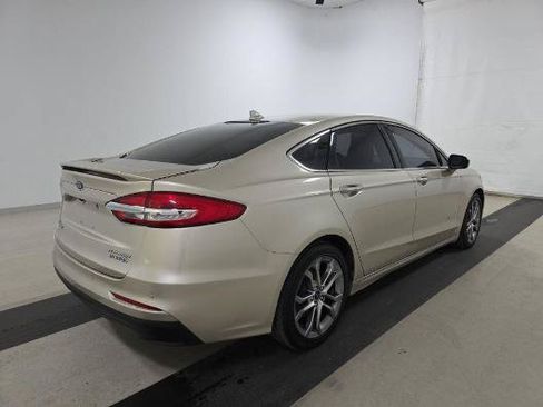 Used 2019 Ford Fusion Titanium FWD image 4