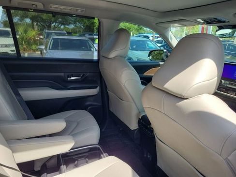 Used 2025 Toyota Grand Highlander FWD image 30