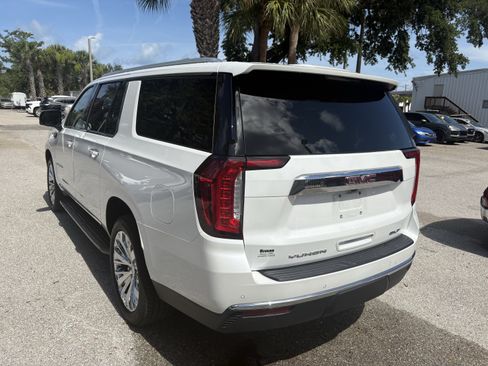 Used 2021 GMC Yukon XL SLT w/ SLT Luxury Plus Package AWD/4WD image 5