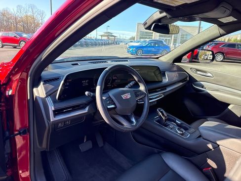 Certified 2024 Cadillac XT4 Premium Luxury w/ Cold Weather Package image 4