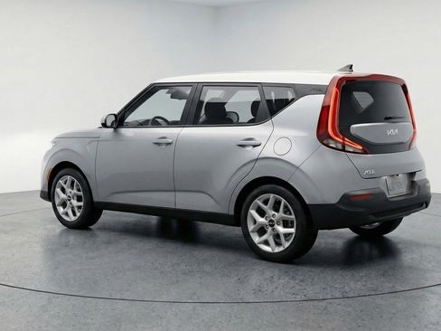 Used 2025 Kia Soul LX w/ LX Technology Package FWD image 6