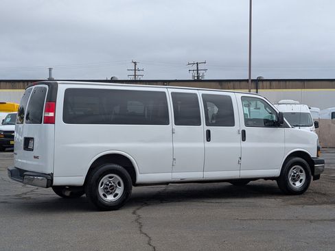 Used 2018 GMC Savana 3500 LT w/ LT Preferred Equipment Group image 4