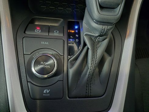 New 2025 Toyota RAV4 LE image 28