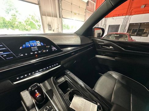 Used 2021 Cadillac Escalade ESV Sport AWD/4WD image 17