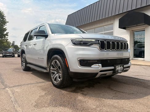 Used 2024 Jeep Wagoneer Series II w/ Flexible Seating Group AWD/4WD image 2